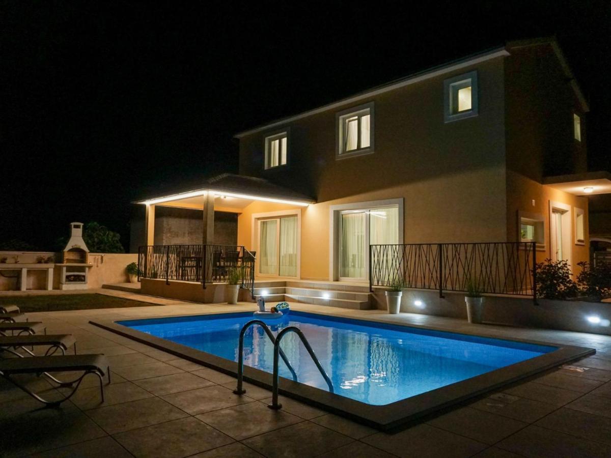 Holiday Home Villa Dora By Interhome Pula Exterior foto